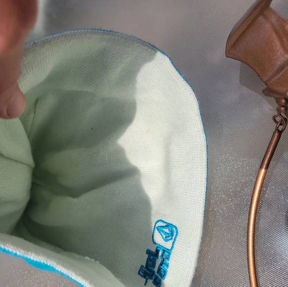 Volcom Unisex Beanie Hat with Teal Maple Leaf design. GOOD CONDITION - Picture 7 of 10